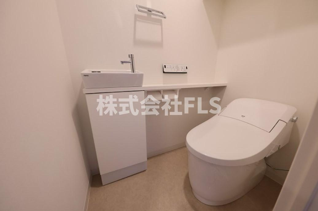 新宿区新宿１丁目の賃貸マンションのトイレ