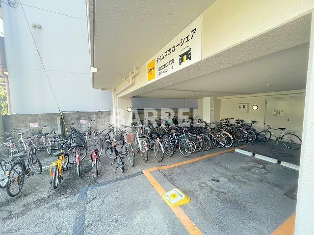 サンフラッツ新大阪別館の駐車場