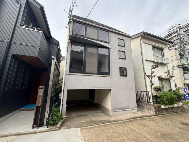 目黒区中目黒　中古戸建の外観