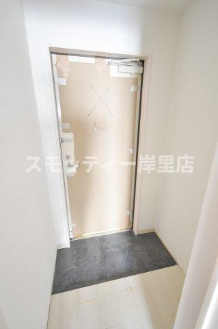 Buzz北加賀屋の玄関