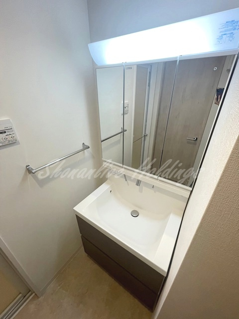 横浜市鶴見区馬場７丁目の賃貸マンションの洗面所|三面鏡洗面台♪