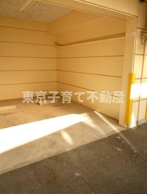コートアヴェニュー文京本駒込の駐車場