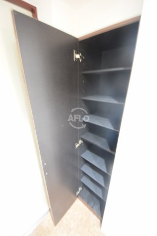 LUXE難波EASTの収納|LUXE難波EAST（ラグゼ難波イースト）　シューズボックス