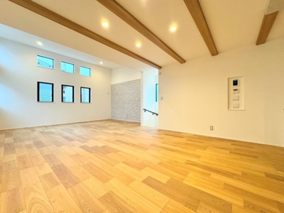 【居間・リビング】 | ◆港北区高田東4丁目　新築戸建◆ | ◆リビングは一日中太陽の光が射し込みます。家族が集まる空間は、自然と笑顔が溢れます！