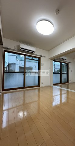 コートアヴェニュー文京本駒込の居間・リビング