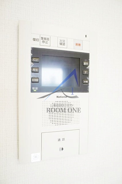 マイプレジール広尾のセキュリティ|モニター付きインターホンです。