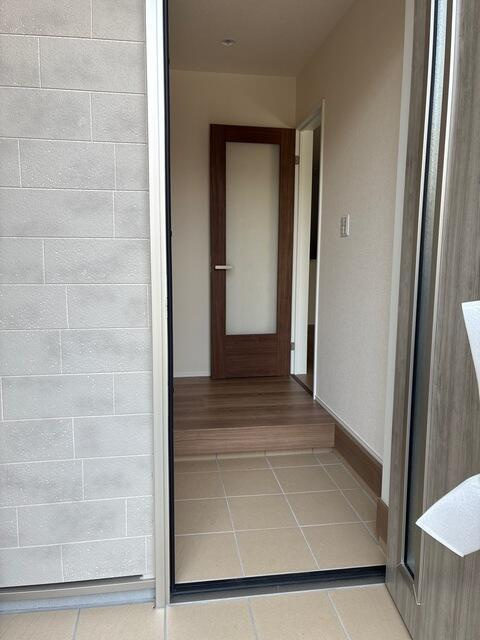 新築戸建て・仲介手数料無料）小牧市池之内鳶ケ巣・１号棟の玄関|収納もある玄関です