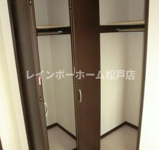CREW HOUSE 東松戸特典：【仲介手数料：50％OFF】対象物件！の収納|ちょっとした収納スペースも充実しています
