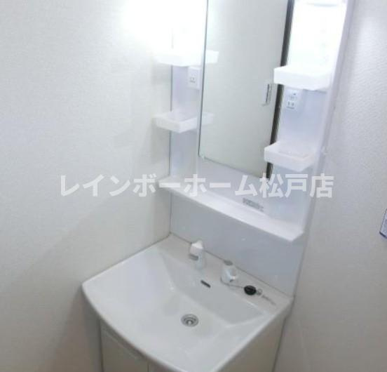 CREW HOUSE 東松戸特典：【仲介手数料：50％OFF】対象物件！の洗面所|広い洗面スペース