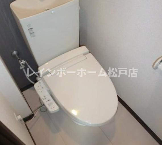 CREW HOUSE 東松戸特典：【仲介手数料：50％OFF】対象物件！のトイレ|コンパクトで使いやすいトイレです