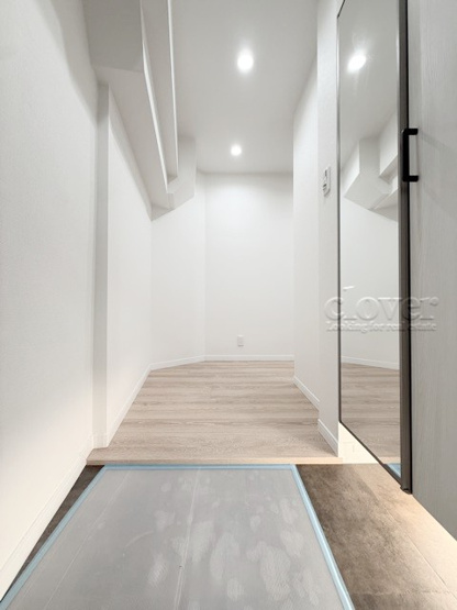 【玄関】 | 大森三井マンション | 玄関ドアを背に室内を撮影。部屋の第一印象はいかがですか。～即日のご見学可能～　お問合せはお気軽に。