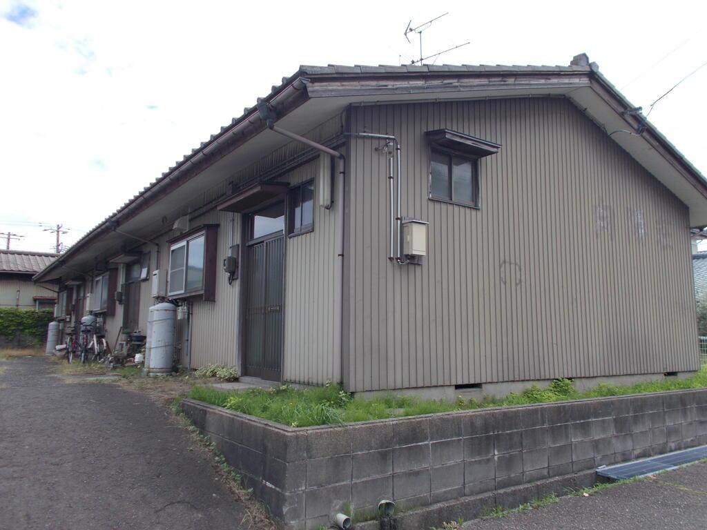 向陽荘（3軒長屋）の外観