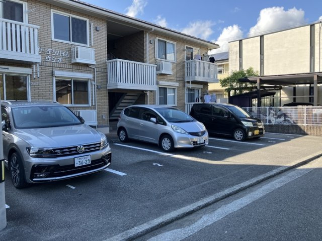 ガーデンハイムウシオの駐車場|駐車場
