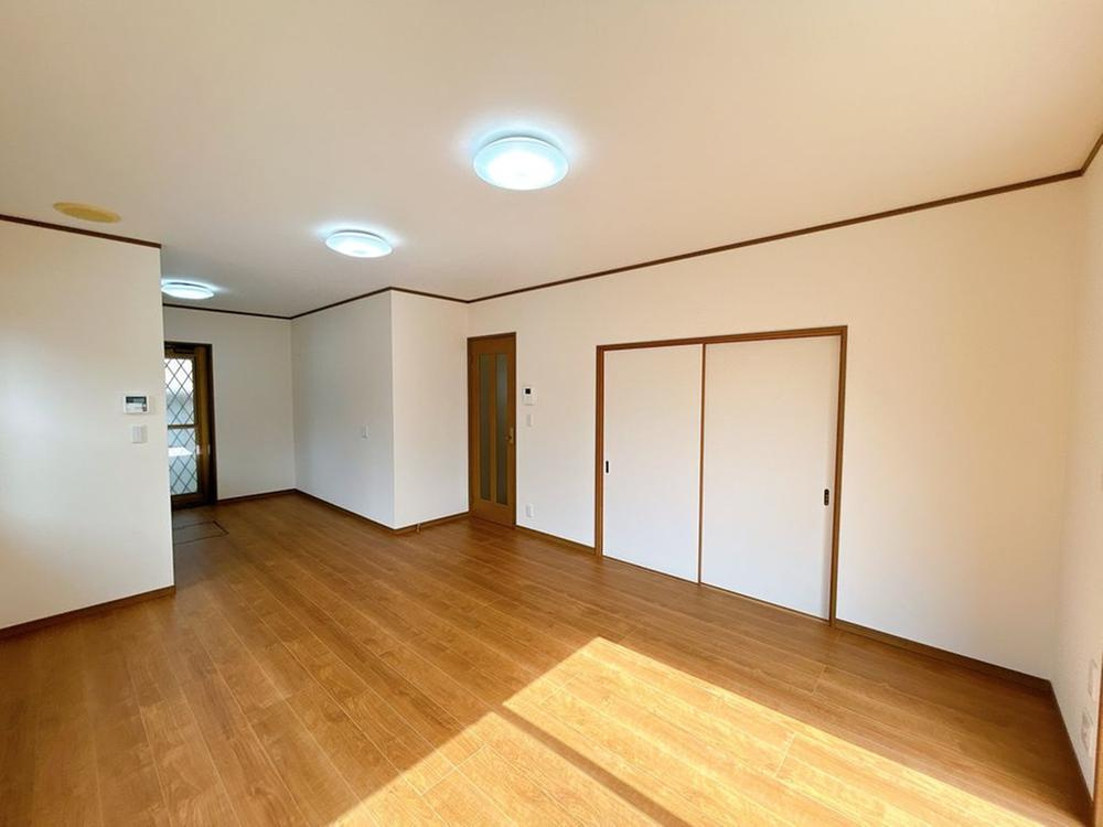 小山市雨ケ谷新田　中古戸建　敷地46.43坪の居間・リビング