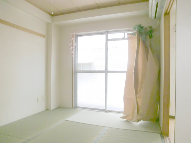 パークサイドハイツの和室|畳の匂いが落ち着く和室です(#^^#)