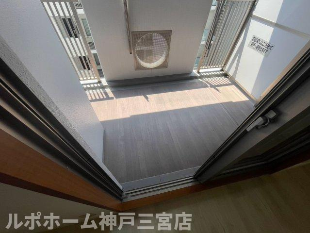 レジディア三宮東のバルコニー