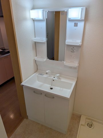 【洗面所】 | ソレアード土屋 | 生活に欠かせない独立洗面台です