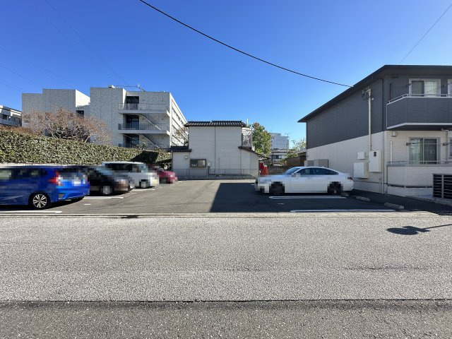 ヴィラ新本町の駐車場
