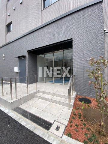 横浜市南区新川町５丁目の賃貸マンションのエントランス