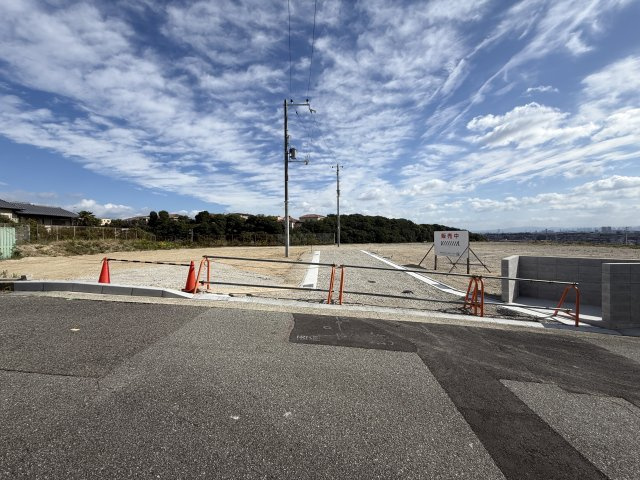 【ヴィレッタの杜】愛宕山Ｇ第１期・第２期の前面道路含む現地写真|先の公道および位置指定道路です