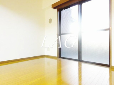 【居間・リビング】 | アルパイン松原 | 洋室のお部屋です。