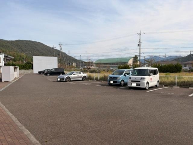 グリーンハイツ小山 C棟の駐車場
