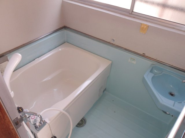 ハウス信の浴室