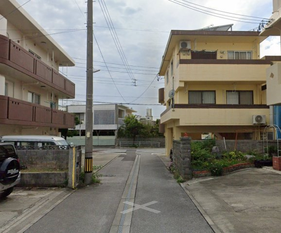 嘉手納町水釜379番（全2棟）の前面道路含む現地写真|※北側公道4.0m♪