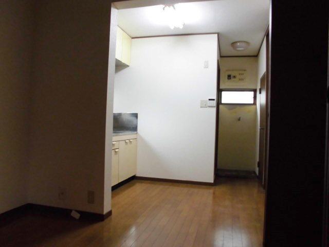 小川様方貸家５号棟（中島1丁目）の居間・リビング