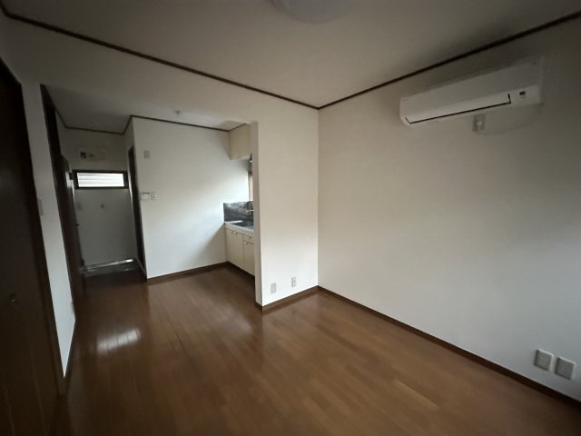 小川様方貸家５号棟（中島1丁目）の居間・リビング