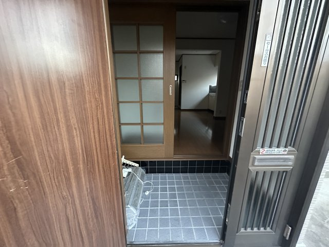 小川様方貸家５号棟（中島1丁目）の玄関