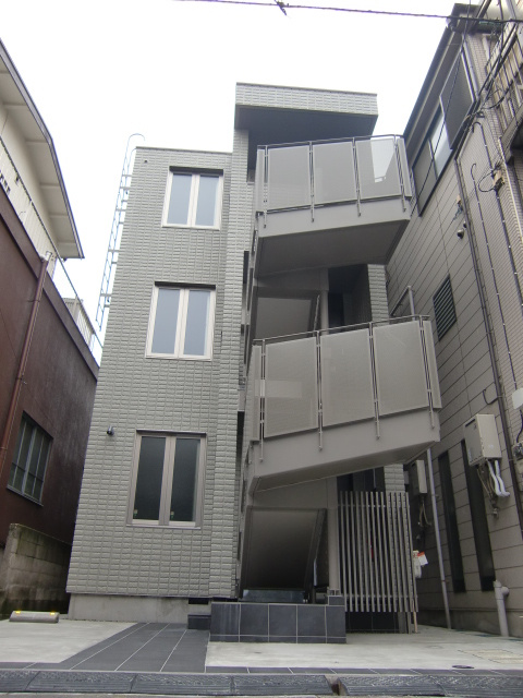 Ｍ－ＦＬＡＴ（エムフラット）のエントランス|1フロア1住居
