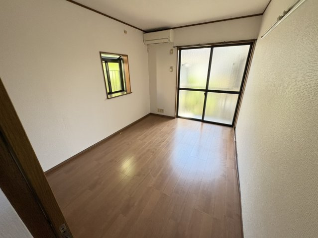 イオチハイツ２号棟の居間・リビング