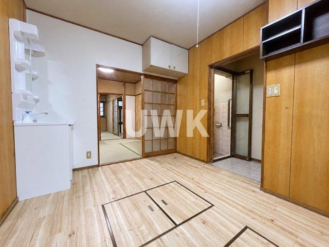 西野大鳥井町貸家の居間・リビング