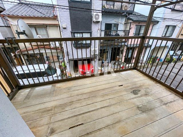 西野大鳥井町貸家のバルコニー
