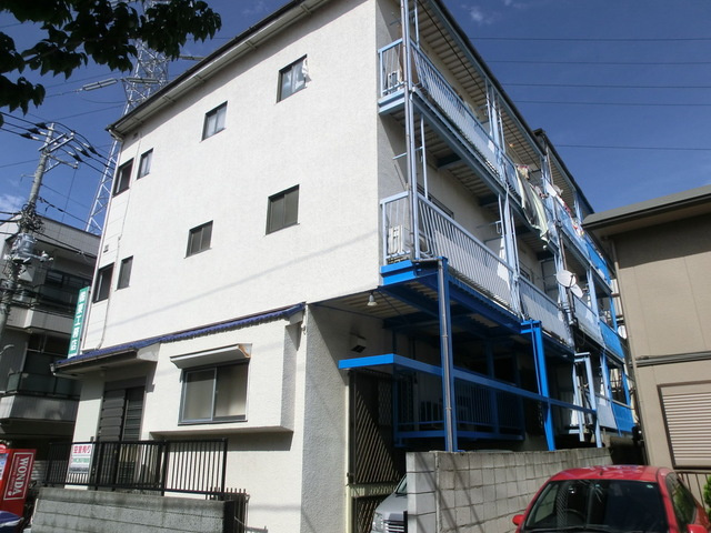 メゾンアズマの外観|人気のマンションタイプです。