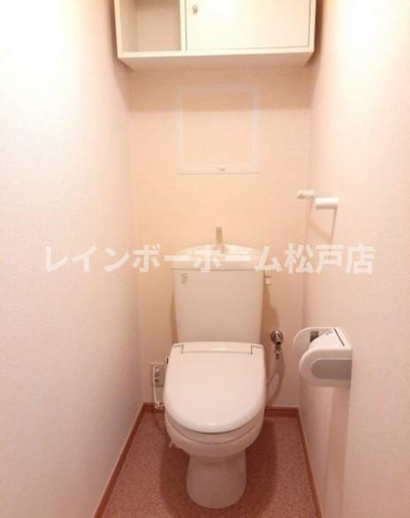 カーサ・アウローラ　仲介手数料（賃料の1.10ヵ月）の50％OFF対象物件！のトイレ|ゆったりとした空間のトイレです