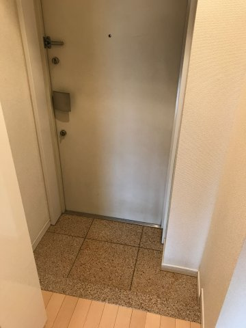アプレシティカメイドの玄関