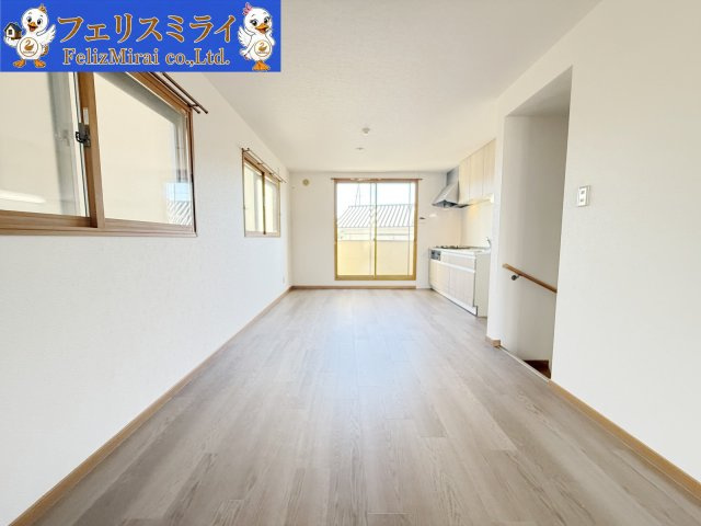 神戸市西区池上４丁目５-２３付近の居間・リビング