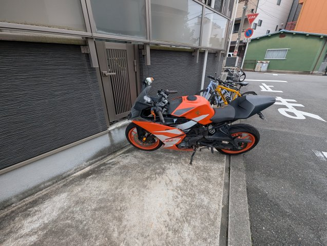 ノイヴェル塚本の駐車場