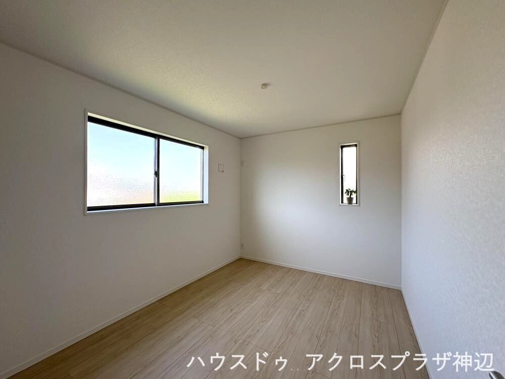 草戸町４丁目2号棟　2880万の洋室|【洋室6帖】2面採光の明るい洋室
