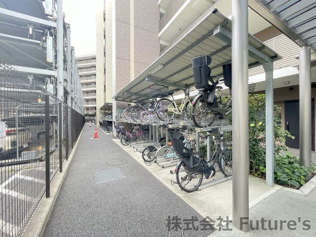 グランメディオ新三郷の駐輪場|駐輪場あり（要空き・料金確認）