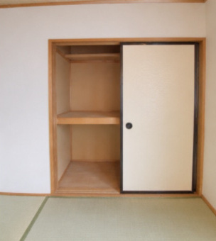 メゾン本町・A棟の収納