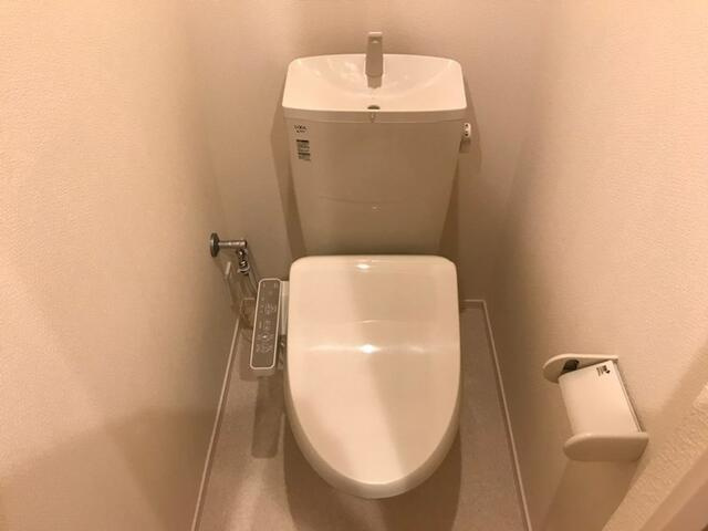プレジール飛田給のトイレ|ゆったりとした空間のトイレです