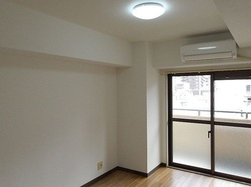 ライオンズマンション伊勢佐木町第２の居間・リビング