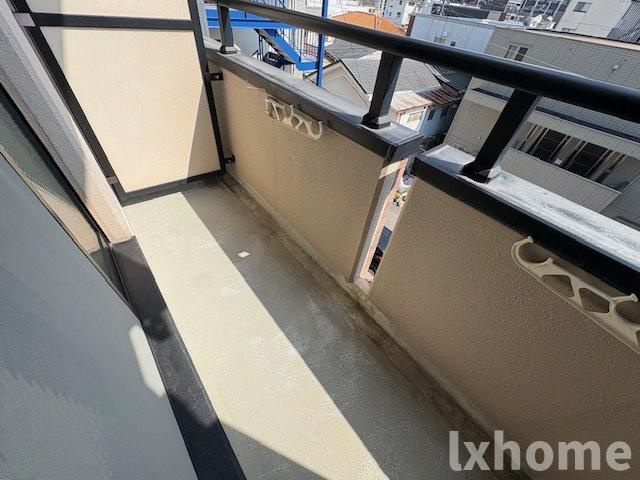 グランベールアイ大手町のバルコニー|暖かな日差しのふりそそぐバルコニー