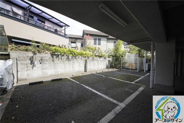 YKハイツ上ノ丸の駐車場