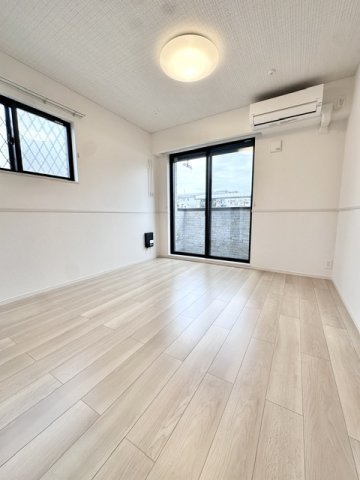 クラール倉治Ｅの居間・リビング|ゆったり過ごせる居間です