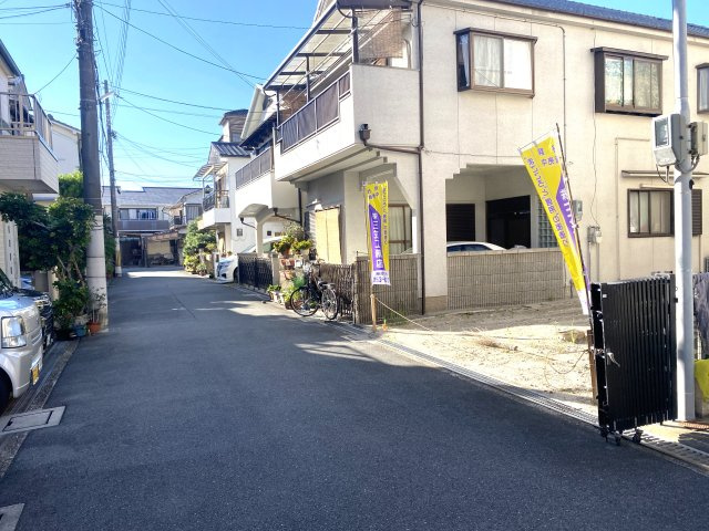 グラッド・タウン南野口の前面道路含む現地写真