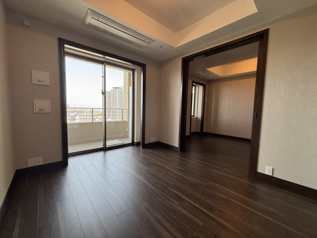 グラングリーン大阪　ＴＨＥ　ＮＯＲＴＨ　ＲＥＳＩＤＥＮＣＥの居間・リビング